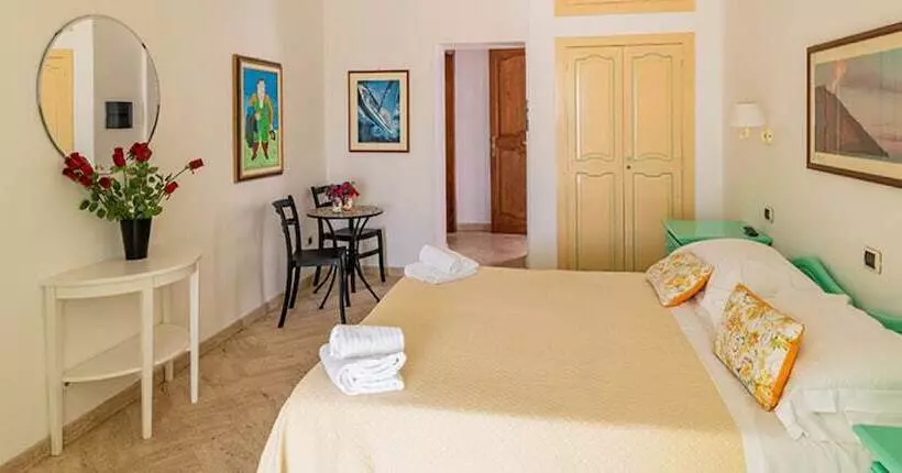 Отель Ossidiana Stromboli Center