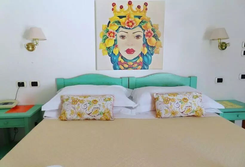 Отель Ossidiana Stromboli Center