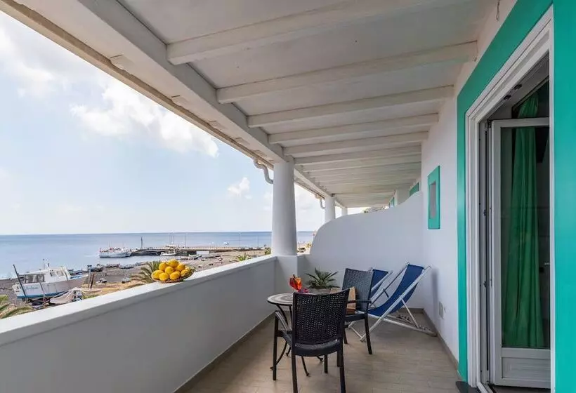 Отель Ossidiana Stromboli Center
