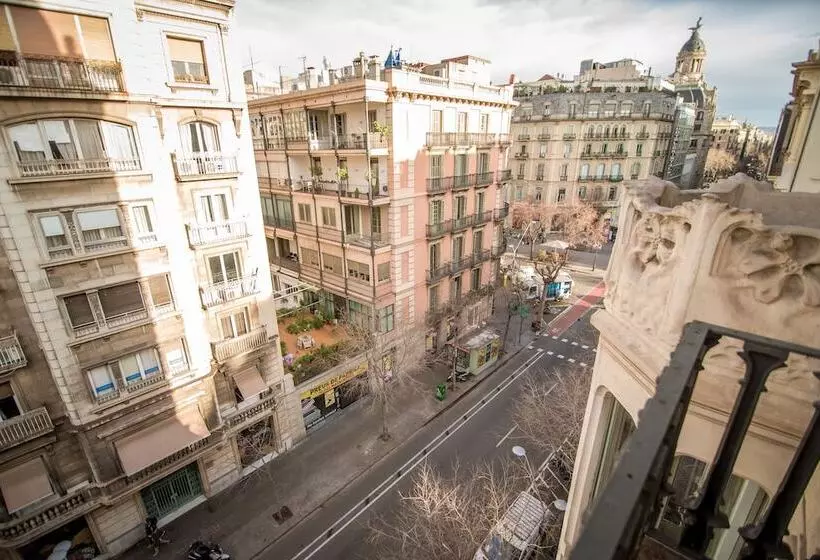 Отель Petit Palace Museum