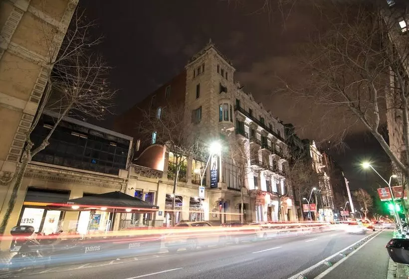 Отель Petit Palace Museum