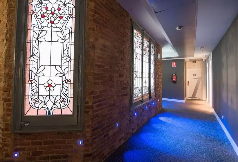 Отель Petit Palace Museum