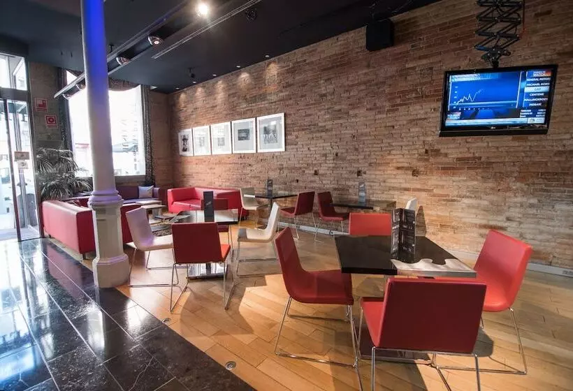 Отель Petit Palace Museum