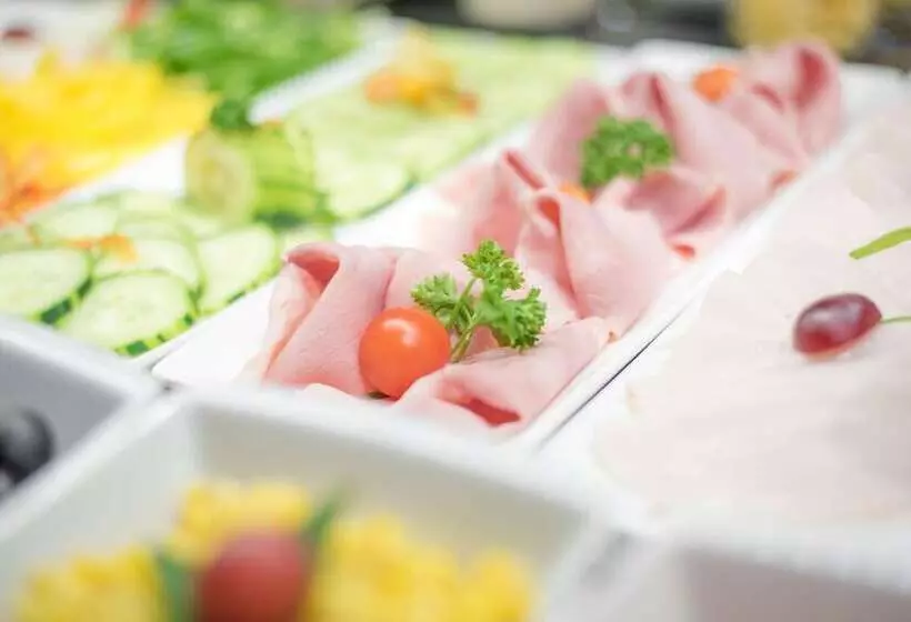 Отель Petit Palace Museum