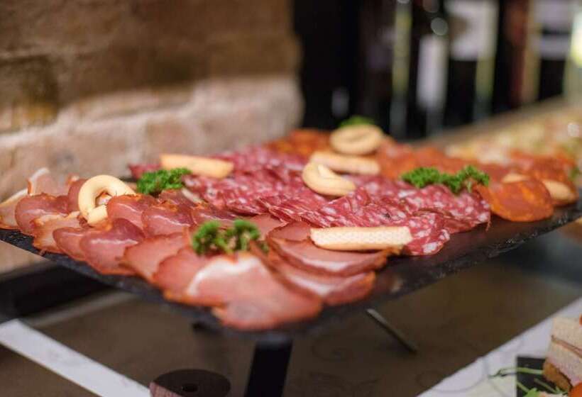 هتل Petit Palace Museum