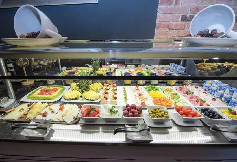 Отель Petit Palace Museum