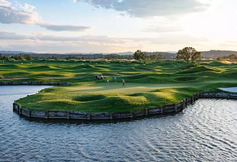 فندق Empordà Golf Resort