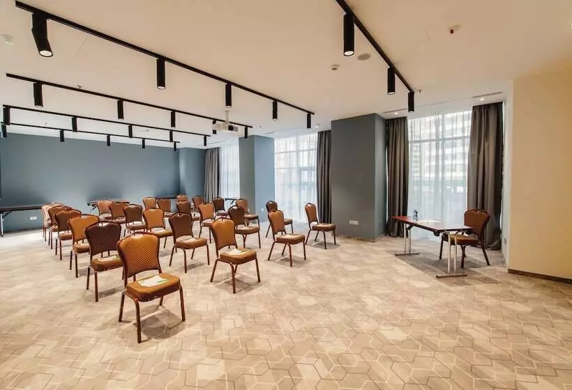 هتل Holiday Inn Bucharest Times, An Ihg