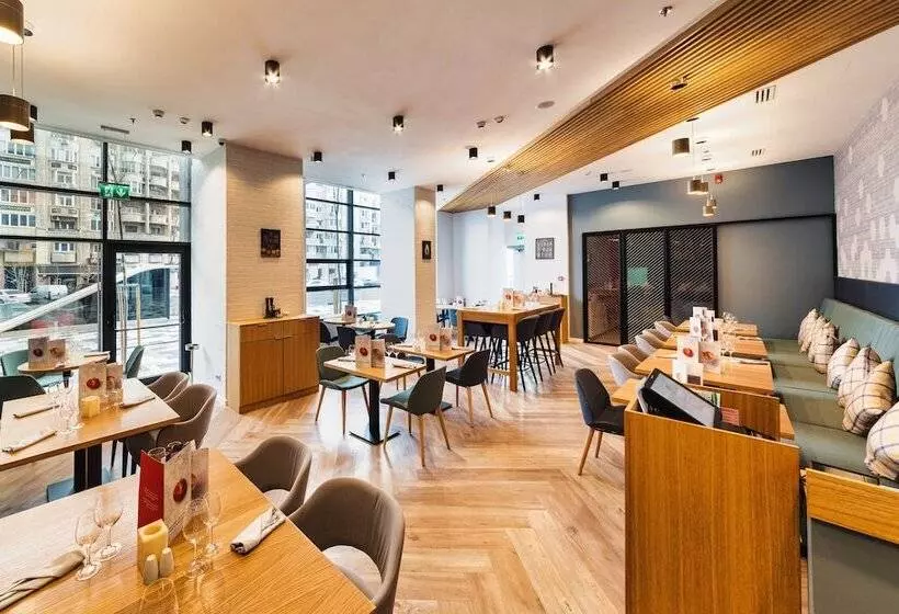 هتل Holiday Inn Bucharest Times, An Ihg