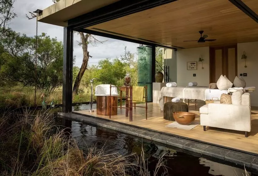 בית מלון כפרי Monwana