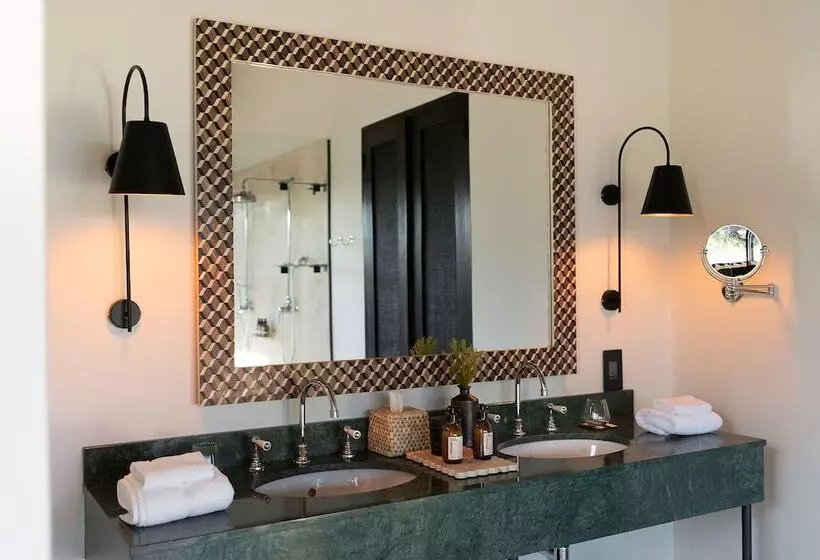 בית מלון כפרי Monwana