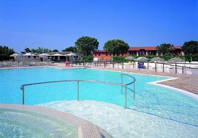 هتل The Garda Village