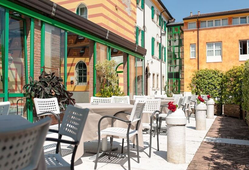 هتل Villa Malaspina