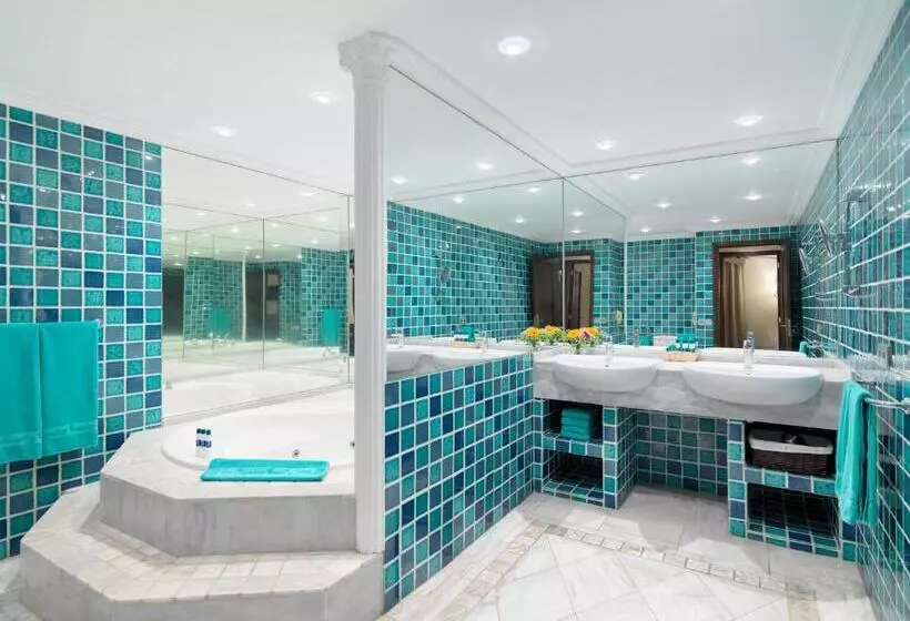 Regency Country Club, Apartments Suites