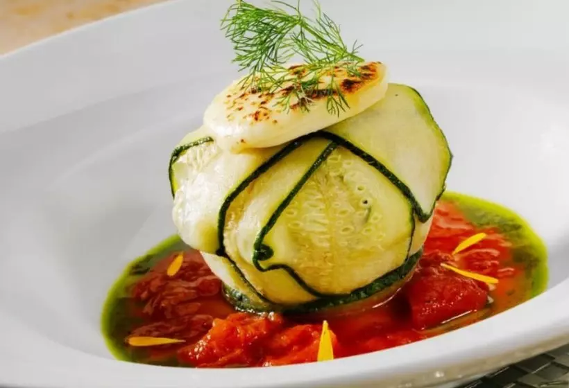 Royal Garden Villas, Luxury