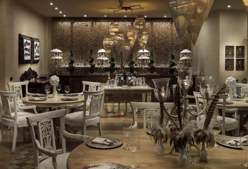 Royal Garden Villas, Luxury