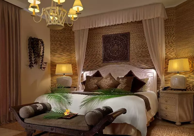 Royal Garden Villas, Luxury