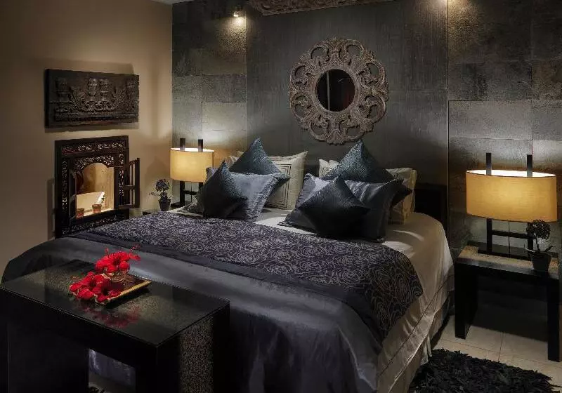 Royal Garden Villas, Luxury