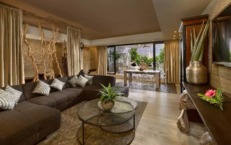 Royal Garden Villas, Luxury