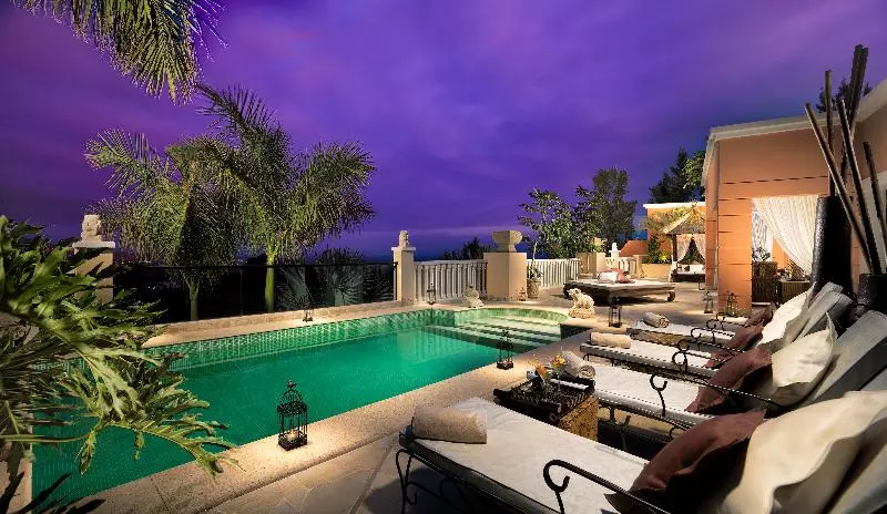 Royal Garden Villas, Luxury