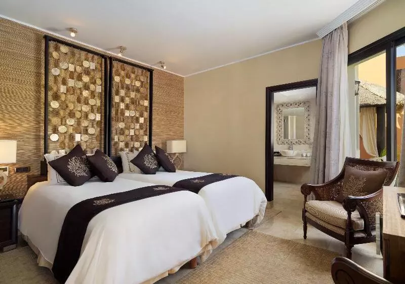 Royal Garden Villas, Luxury