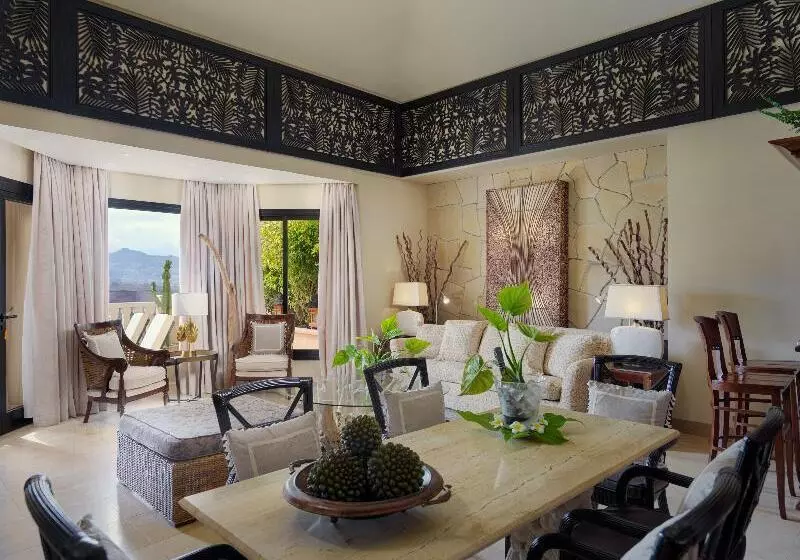 Royal Garden Villas, Luxury