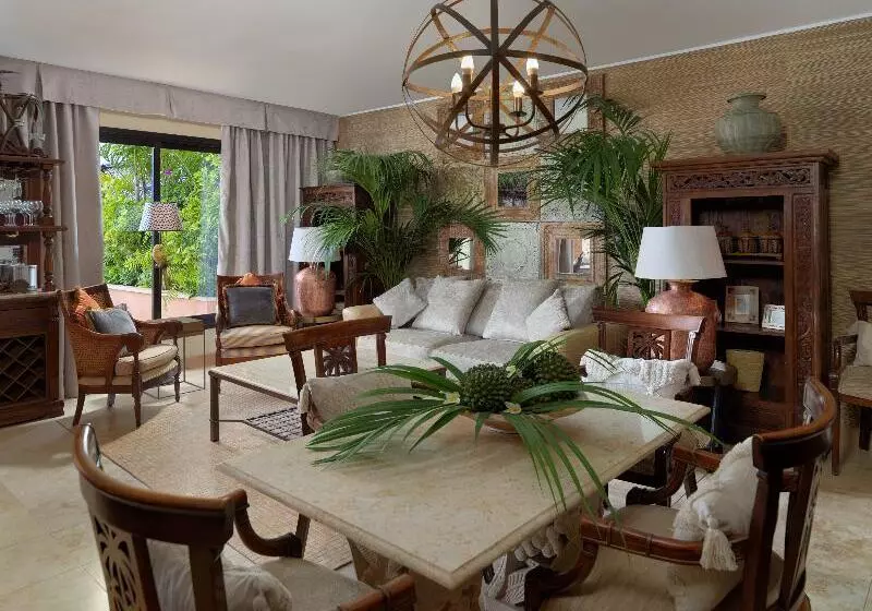 Royal Garden Villas, Luxury