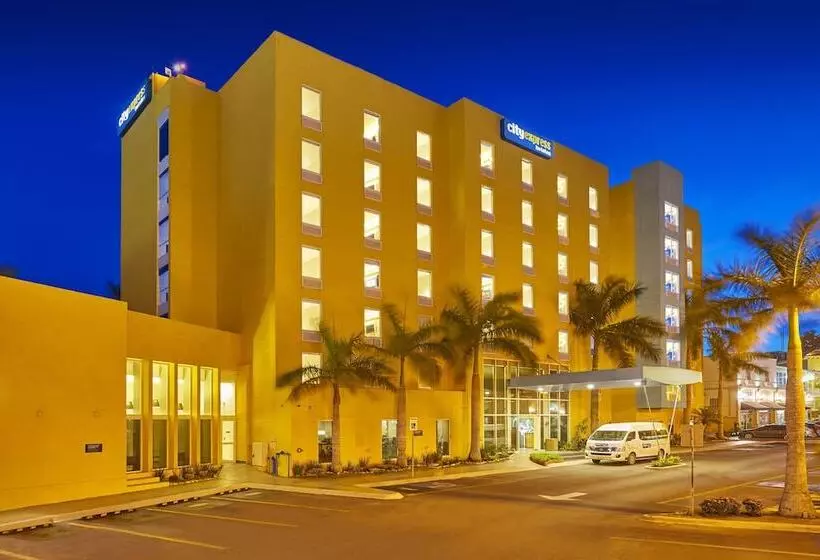 Отель City Express By Marriott Tampico