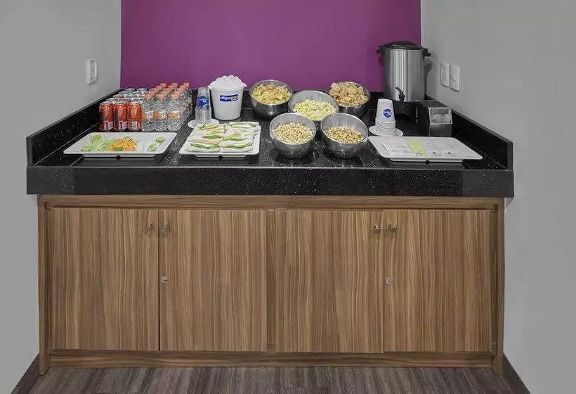 Отель City Express By Marriott Tampico