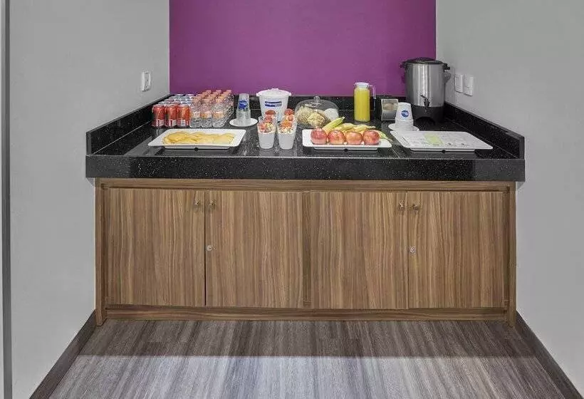 Отель City Express By Marriott Tampico