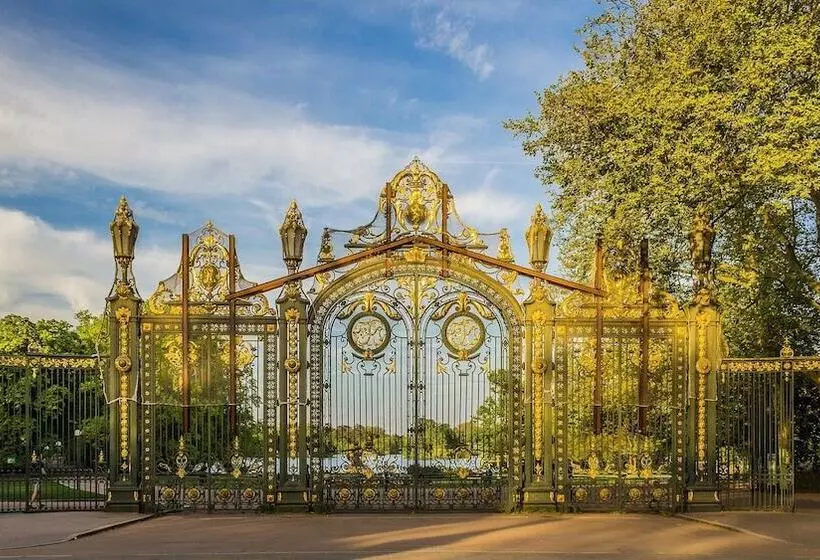 Отель Crowne Plaza Lyon   Cité Internationale