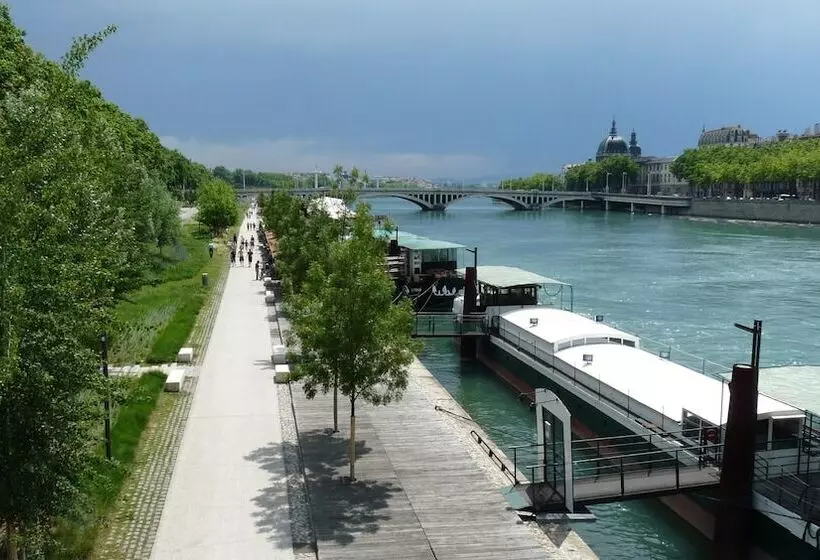 Отель Crowne Plaza Lyon   Cité Internationale