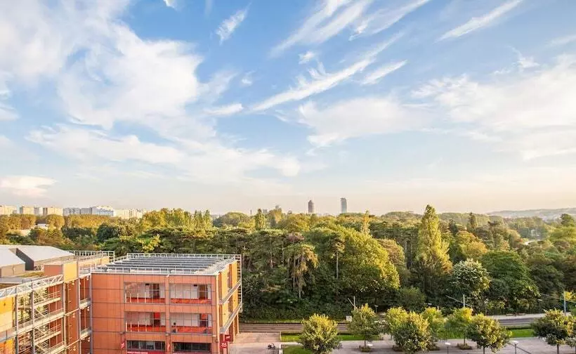 Отель Crowne Plaza Lyon   Cité Internationale