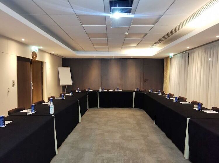 هتل Crowne Plaza Lyon   Cité Internationale