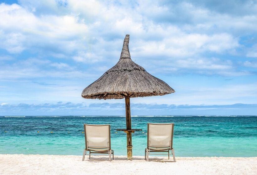 Hotel Friday Attitude