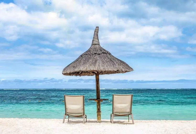 Hotel Friday Attitude