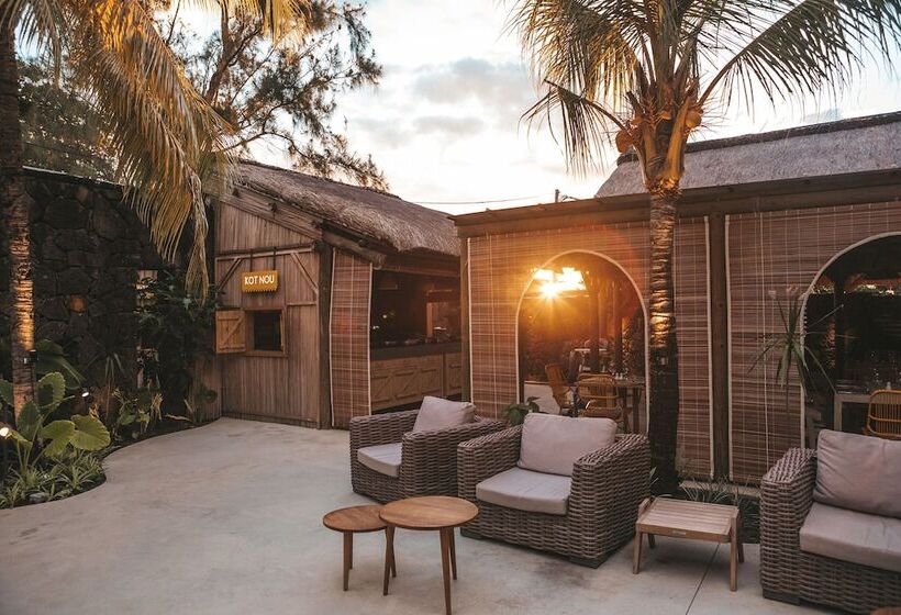 Hotel Friday Attitude