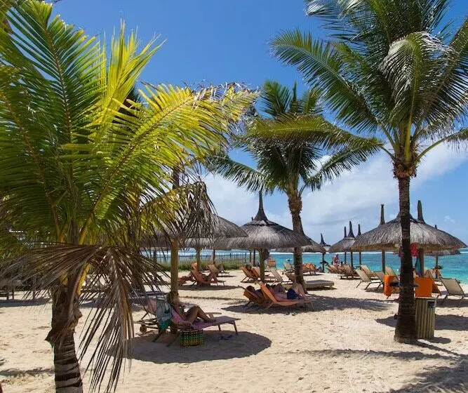 Hotel Friday Attitude