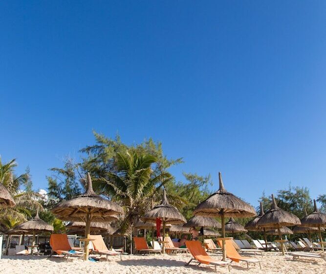 Hotel Friday Attitude