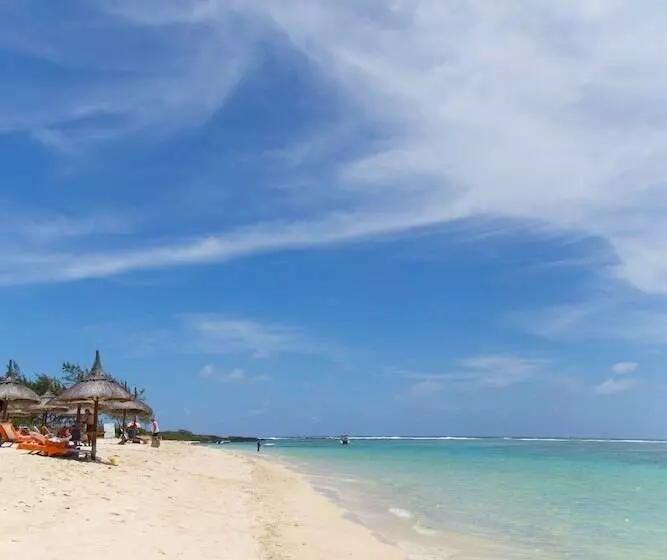 Hotel Friday Attitude