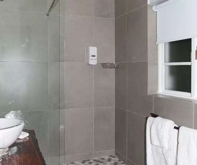 호텔 Hide Away Guest House