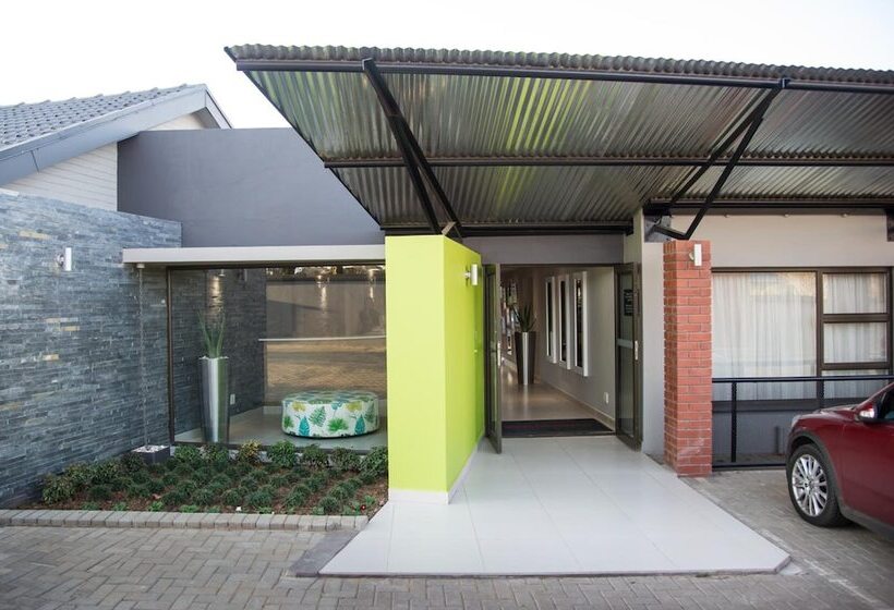 בית מלון כפרי Palm Lodge Guest House