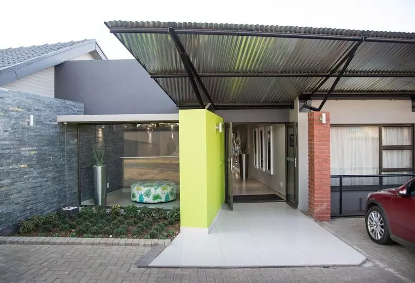 בית מלון כפרי Palm Lodge Guest House