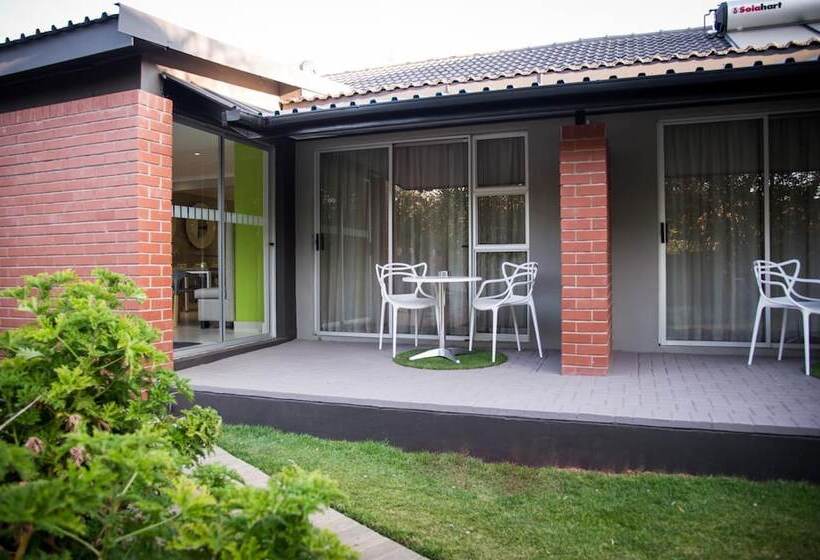 בית מלון כפרי Palm Lodge Guest House