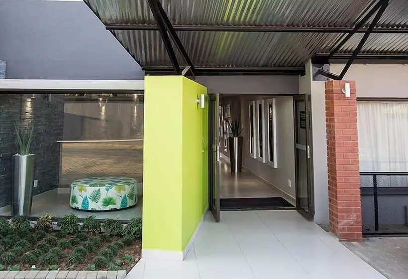 בית מלון כפרי Palm Lodge Guest House