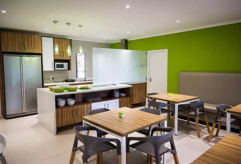 בית מלון כפרי Palm Lodge Guest House