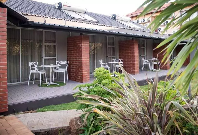 בית מלון כפרי Palm Lodge Guest House