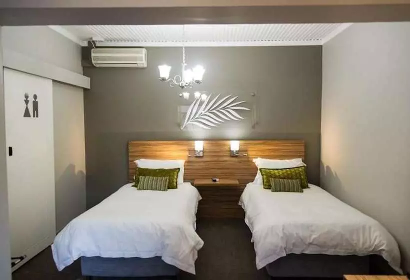 בית מלון כפרי Palm Lodge Guest House