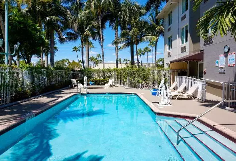 Отель Sleep Inn & Suites Ft. Lauderdale International Airport