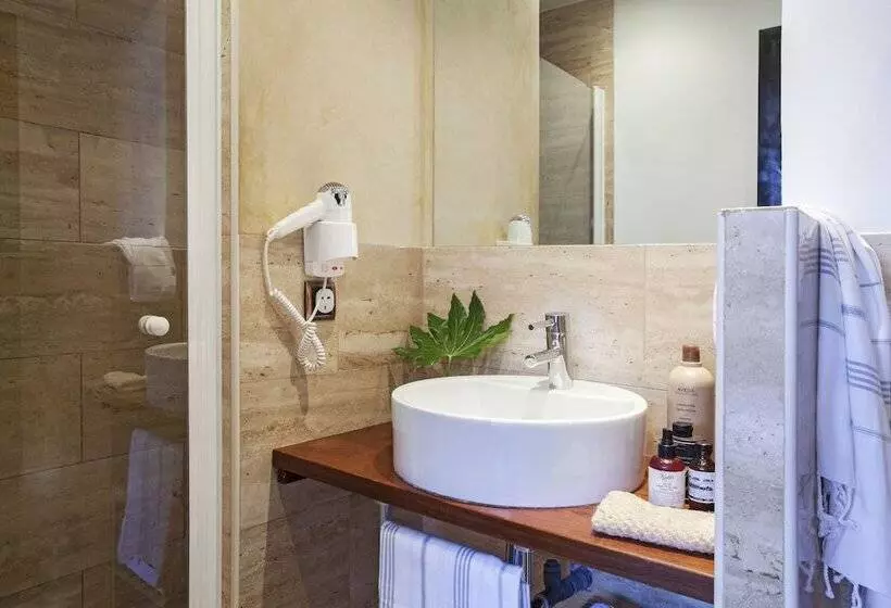 Ainb Born Dames Apartments